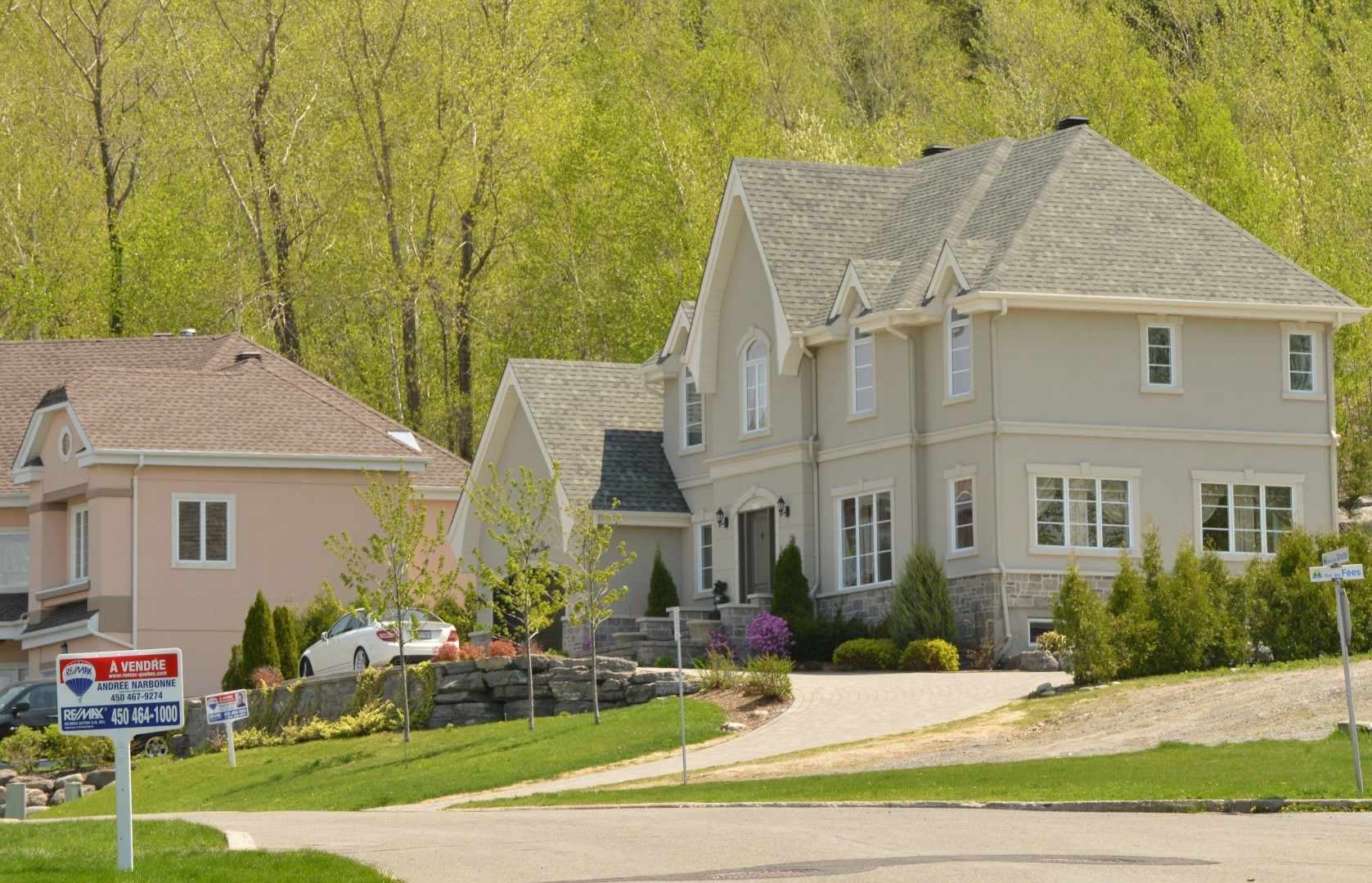 La courtière immobilière agrée Sylvie Ducharme indique qu’il s’est vendu 91 unifamiliales depuis le 1er janvier 2014 à Mont-Saint-Hilaire, dont 42 propriétés de plus de 301 000 $. Dix d’entre elles se sont vendues à plus de 500 000 $.