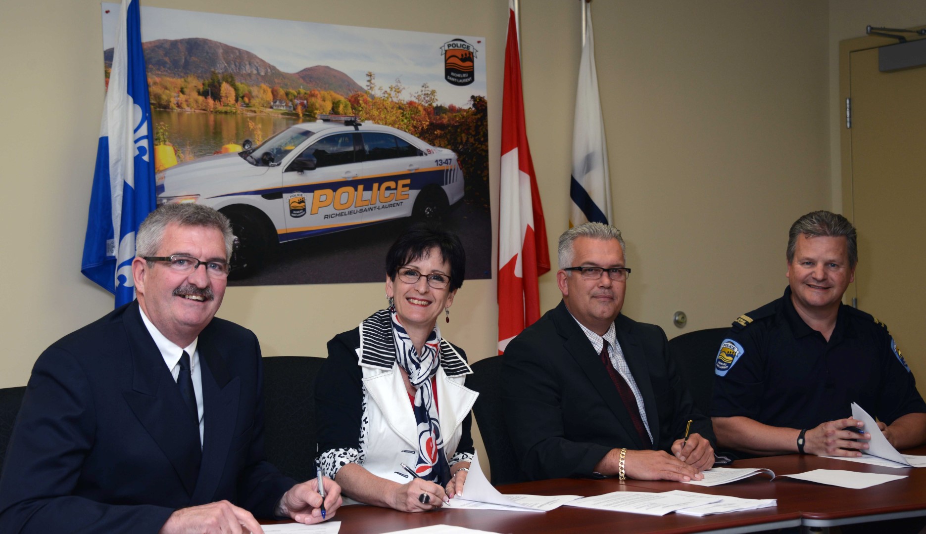 Graham Quick, directeur général de la Régie, Diane Lavoie, présidente, Jacques Desrosiers, président de la Fraternité, et Daniel Brisson, vice-président de la Fraternité.