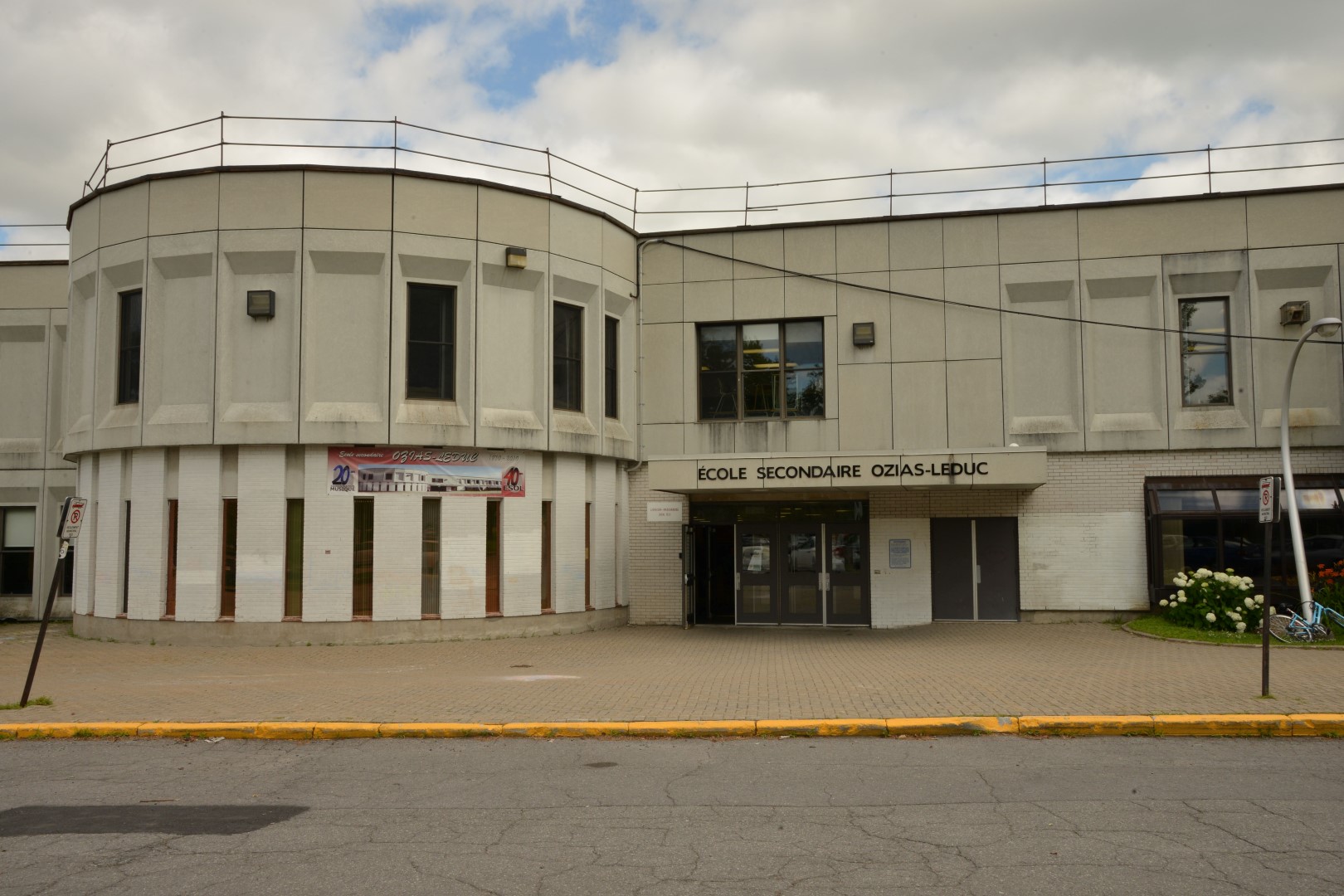 La toiture de l'école Ozias-Leduc, à Mont-Saint-Hilaire, sera refaite.