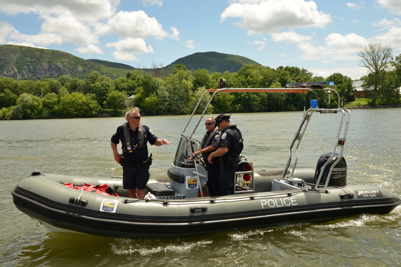 Quatre policiers sillonneront la rivière Richelieu, entre le bassin de Chambly et la ville de Contrecoeur, cet été.