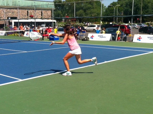 Le tennis de plus en plus populaire chez les jeunes filles