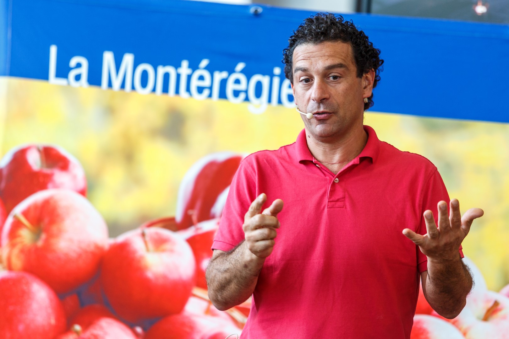 Le populaire chef de l’émission <@Ri>Les Chefs<@$p> à Radio-Canada, Pasquale Vari, a répondu à toutes les questions des participants lors du lancement de la campagne <@Ri>Cet automne, la Montérégie vous chante la pomme!