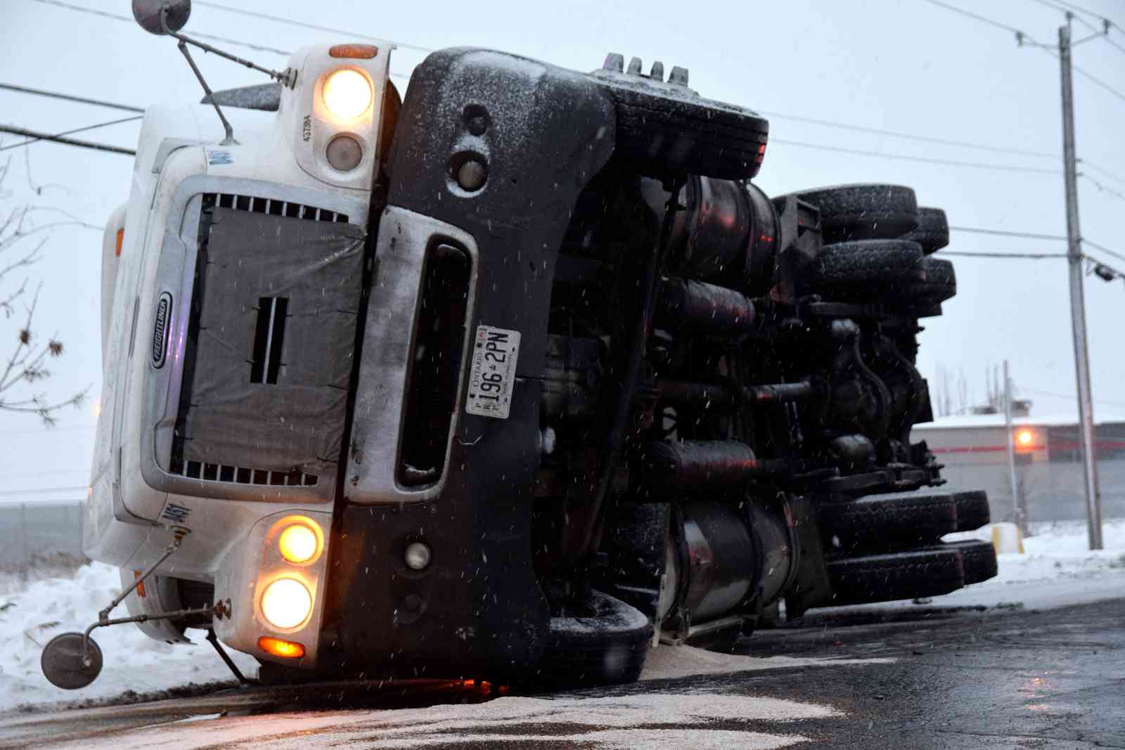 Un camion se renverse 