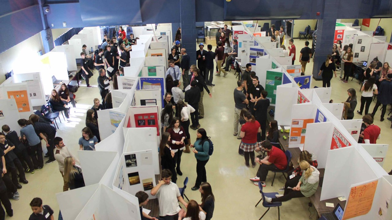 L'Expo-sciences 2015 de la Commission scolaire des Patriotes s'est déroulé à l'école secondaire De Mortagne.