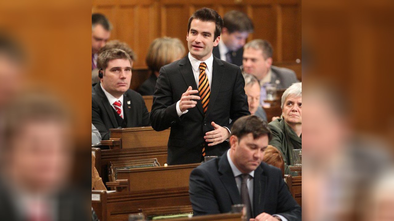 Le député Matthew Dubé offre son soutien aux familles des travailleurs de Parmalat