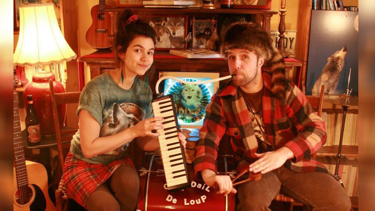 Le duo folklorique Chandail de loup en spectacle à la maison de la culture Villebon