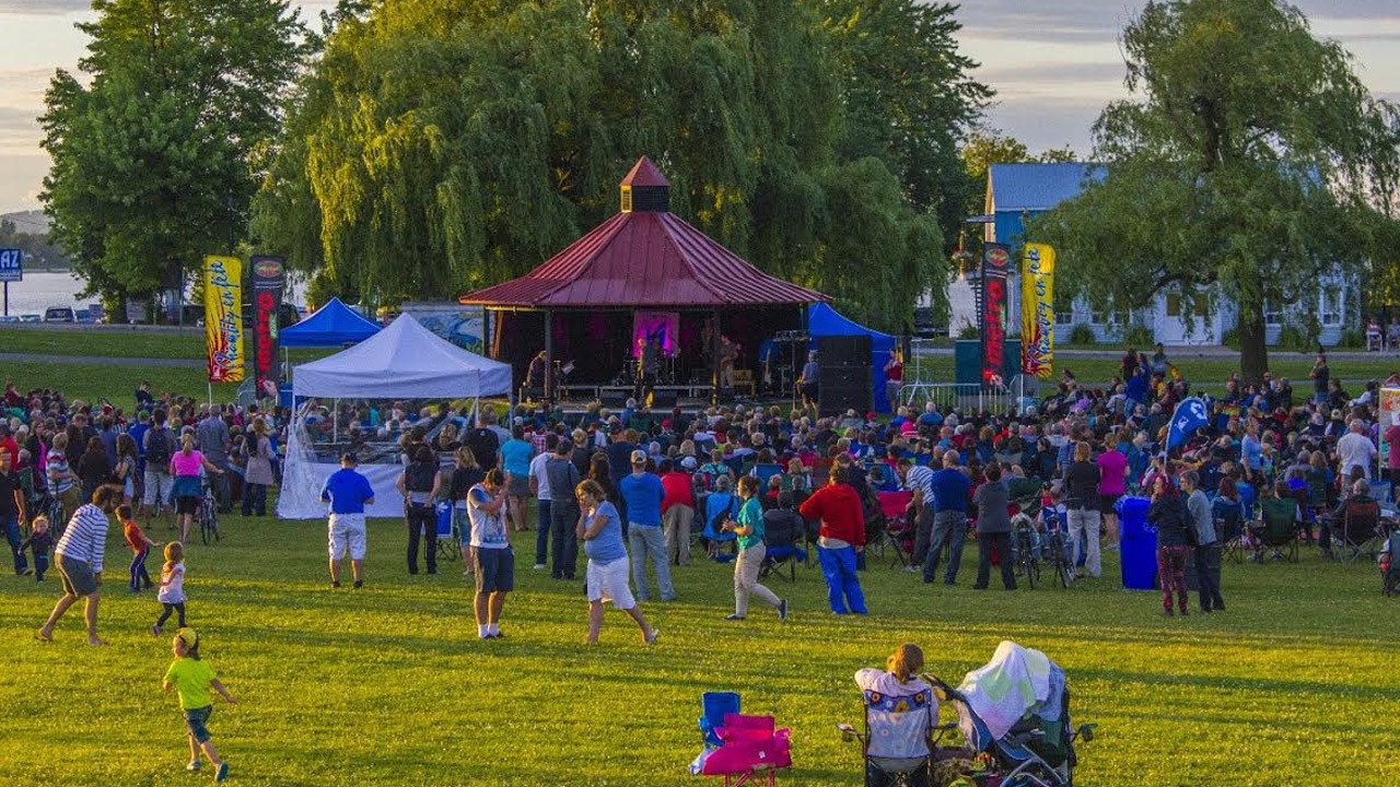 Les concerts Sur l'air de Chambly, présentés par la Ville de Chambly, au parc des Ateliers du canal de Chambly.
