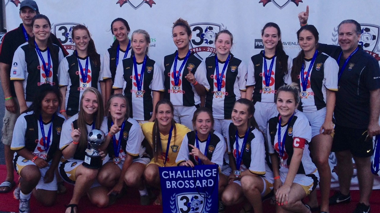 La formation U16 du FC Mont-Bruno est composée de Jimmy Deraps, Lauriane Pouliot, Béatrice Tellier, Jessica Lamoureux, Emmy Moisan, Alexandra Pounder-Dascalu, Laurie Charron, Méghane Hazel, Audréanne Lavoie, Martin Bérubé (1re rangée) ainsi que de Christine Duchesne, Fany Grignon, Clara Bea-Mor, Marilou Drapeau, Cassandra Fortin, Geneviève Gauvin-Perreault, Alexanne Bourdua (2e rangée)­.