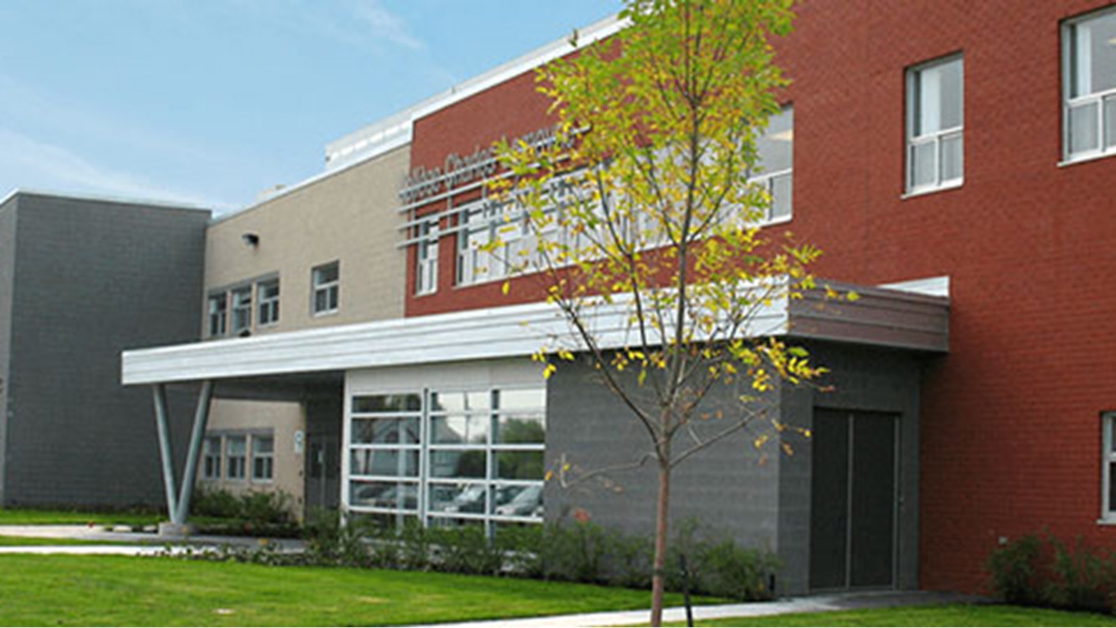 Analyse d’un projet conjoint de construction d’un centre sportif régional sur le terrain de l'institution collégiale