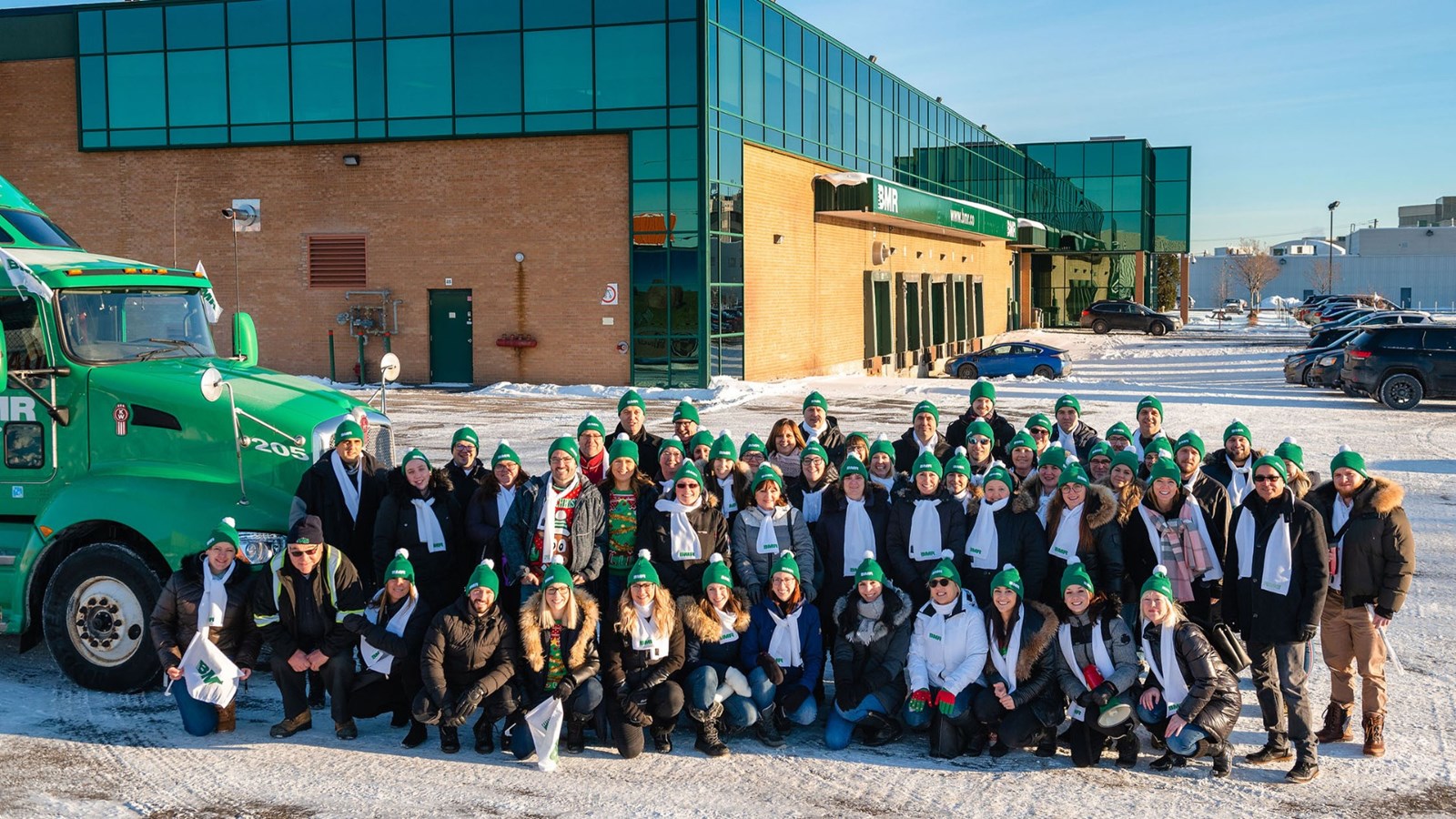 Groupe BMR donne au suivant en offrant près de 500 sapins de Noël à la communauté!