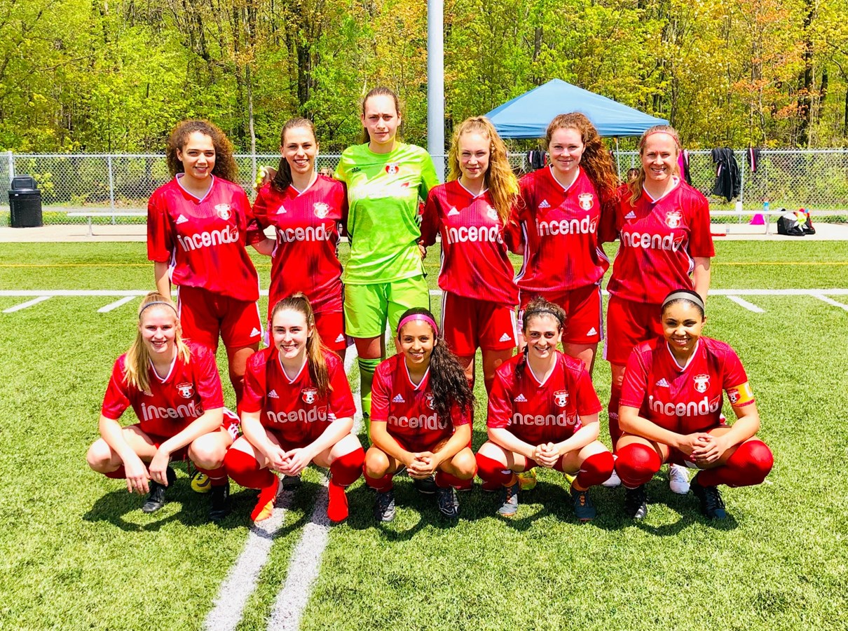 Les joueuses du FC Sélect impuissantes face au Dynamo de Québec