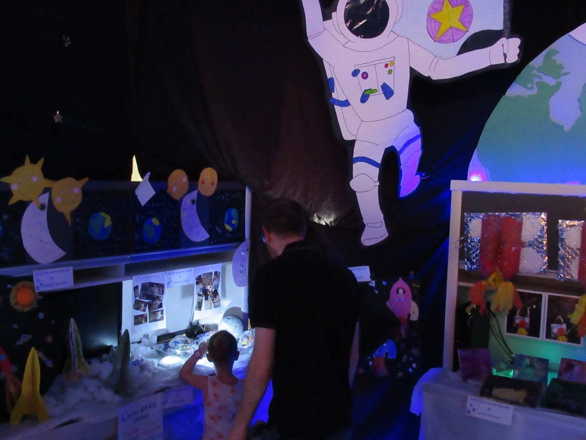 " Sous les étoiles " : les enfants dévoilent leurs oeuvres   