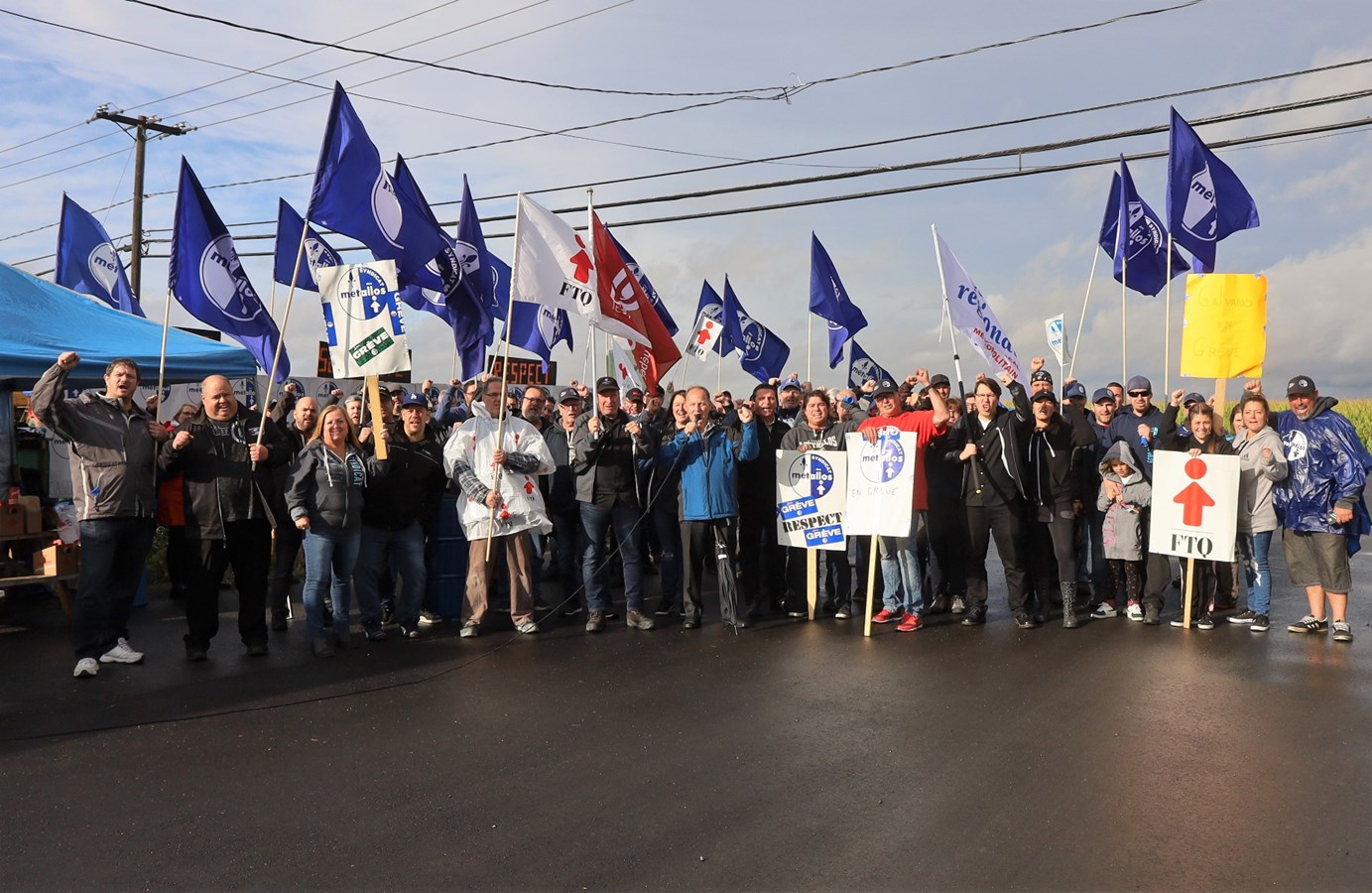 Rassemblement de militants syndicaux de la Région en appui aux grévistes de l'usine Galvano