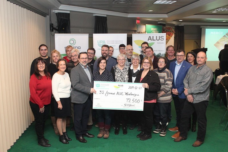 Le 11 décembre dernier, la Fédération de l’UPA de la Montérégie et ALUS Canada ont souligné les efforts de 32 agriculteurs qui se sont engagés, pour une période de 5 ans, à améliorer l’environnement en participant au programme ALUS Montérégie. La somme totale de 72 500 $ leur a été remise.