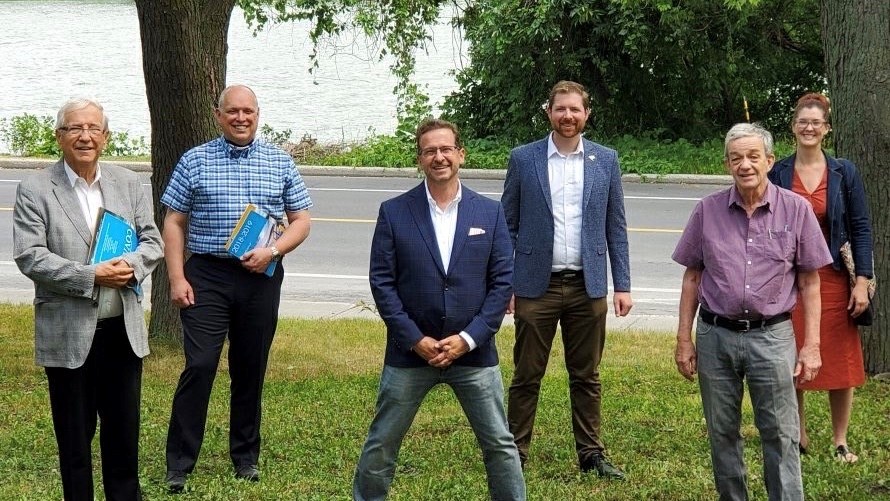 Louis Plamondon député de Bécancour – Nicolet – Saurel, Stéphane Bergeron, député de Montarville, Yves-François Blanchet, député de Beloeil-Chambly et chef du Bloc Québécois, Xavier Barsalou-Duval, député de Pierre-Boucher – Les Patriotes – Verchères, Hubert Chamberland, président et fondateur de COVABAR et Christine Normandin, députée de Saint-Jean.