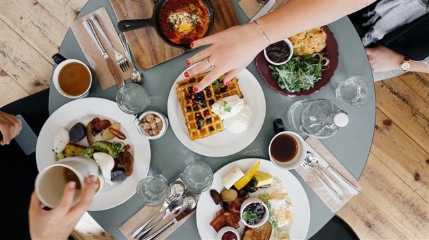 Les bars et restos du Québec demandent des assouplissements