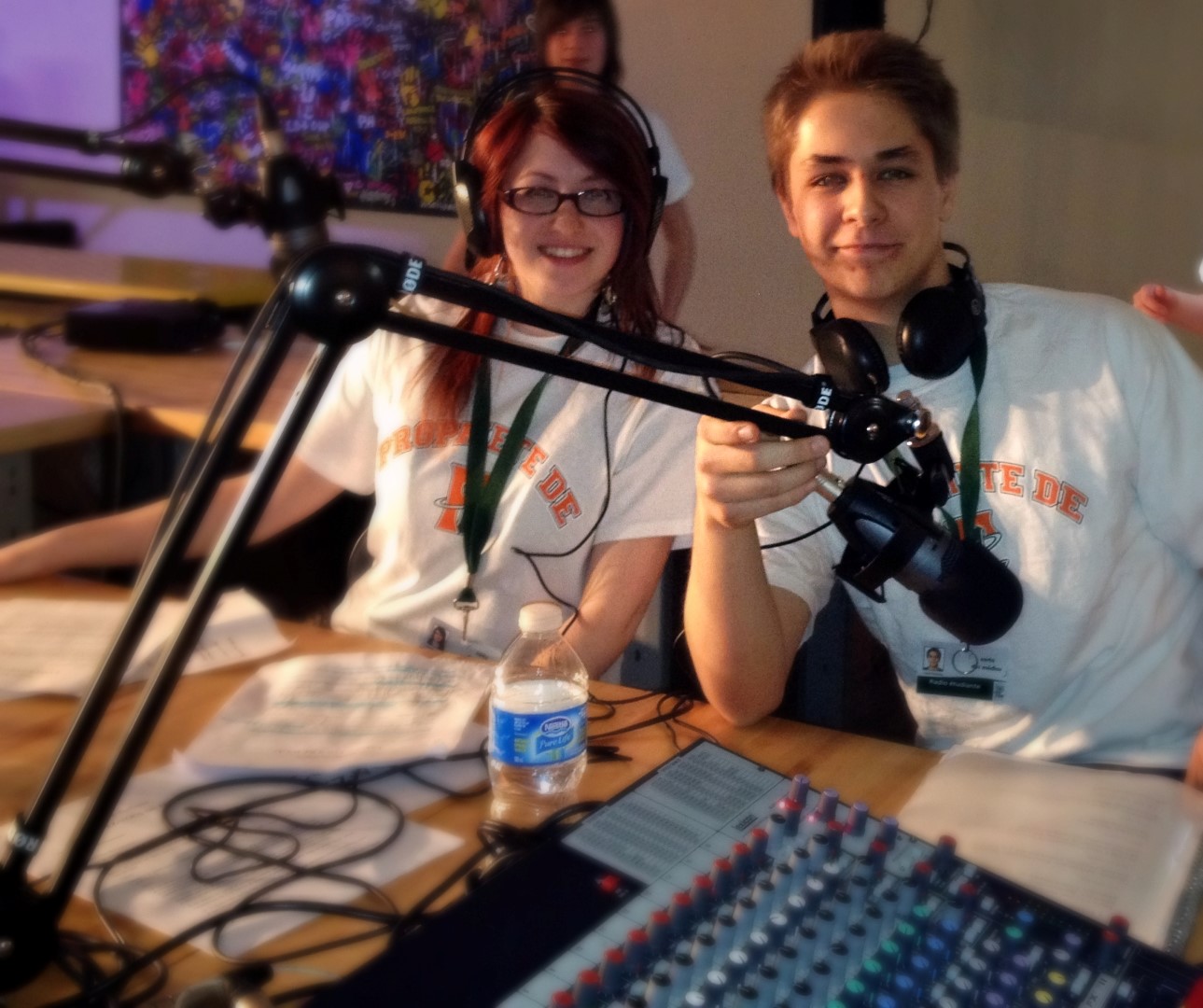 Première québécoise : une radio locale diffuse en direct de la radio étudiante