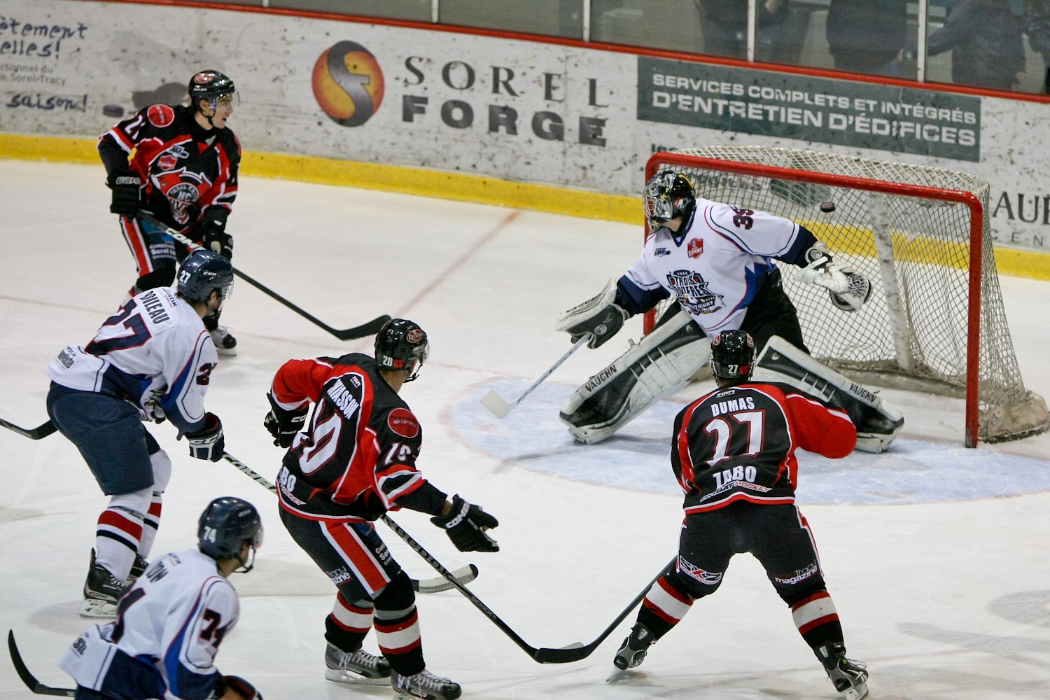 Le HC Carvena l'emporte 8-2 contre Trois-Rivières