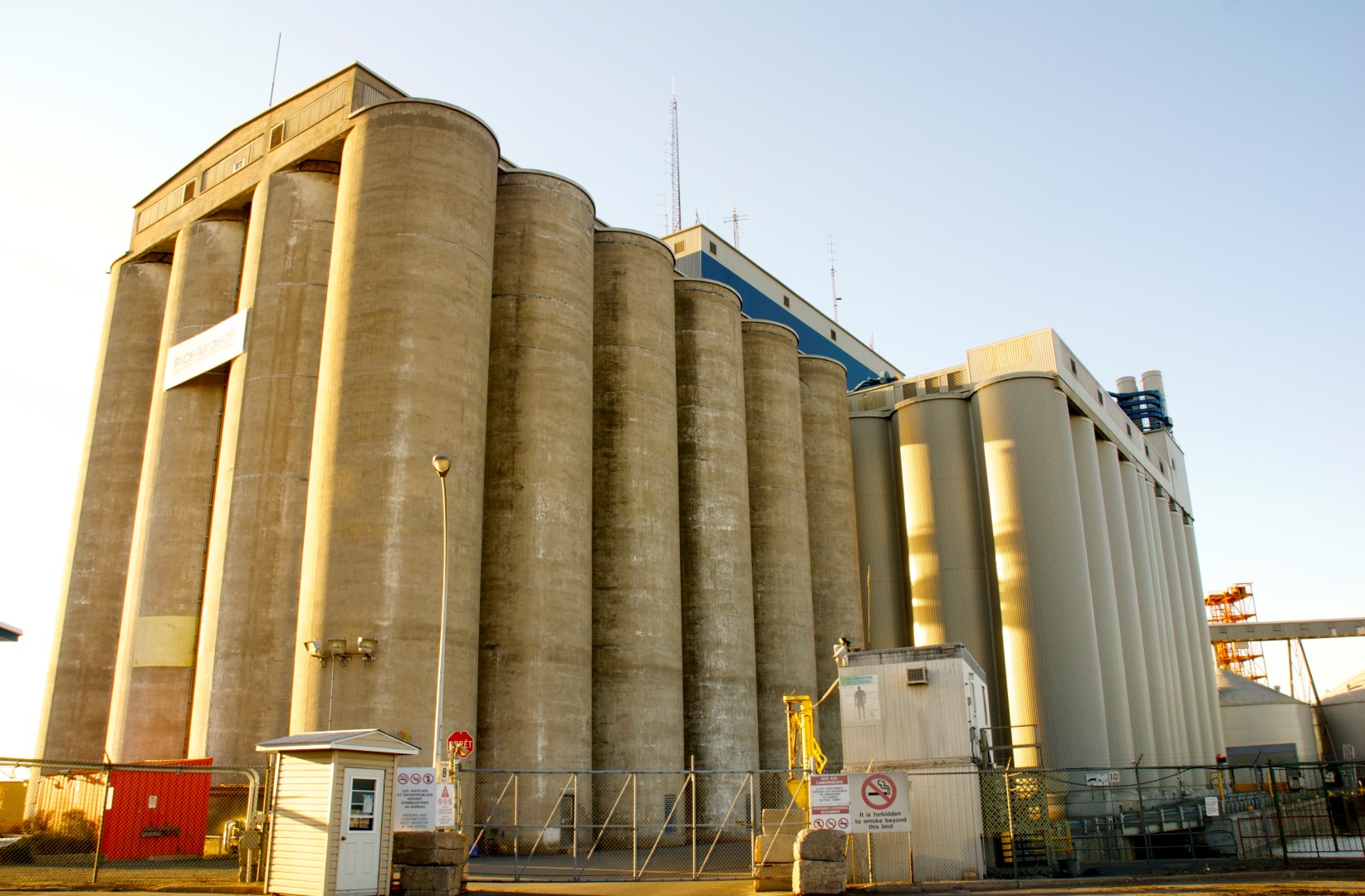 Mise à jour - Des silos à grains illuminés