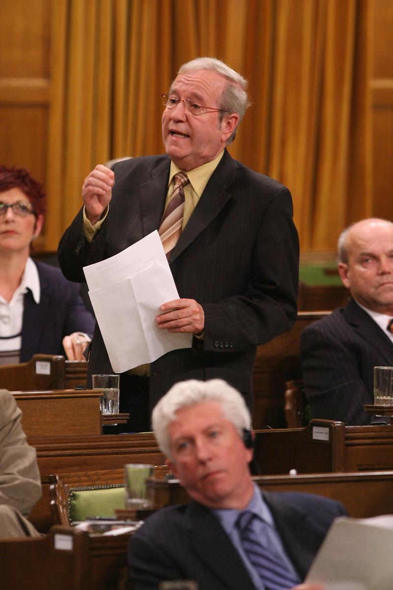 Louis Plamondon dénonce le budget