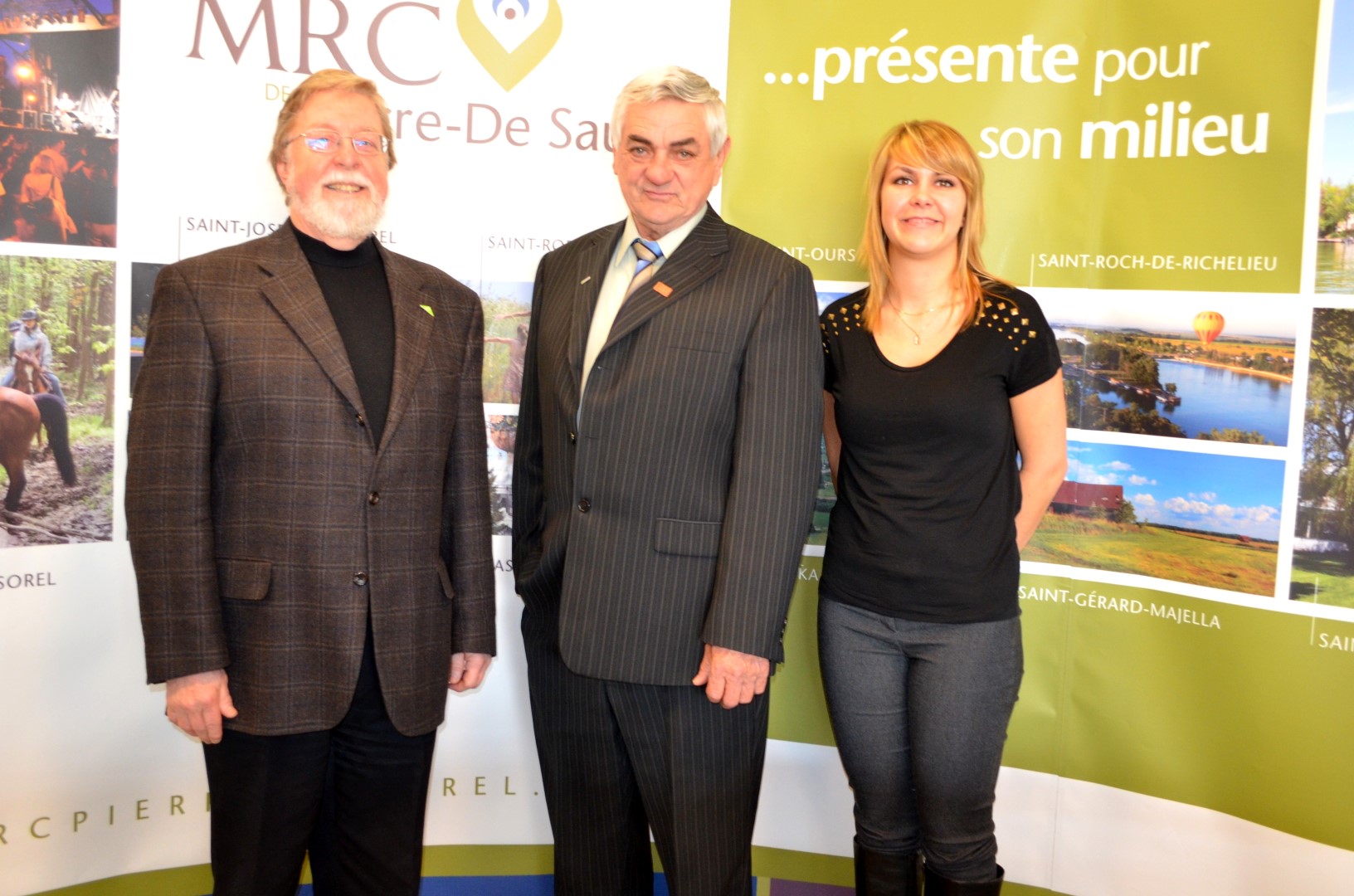 René Lachapelle, président du président du Comité de l'écocollectivité, Gilles Salvas, préfet de la MRC de Pierre-De Saurel, et Roxanne Dugas, conseillère en développement de projets Technocentre en écologie industrielle.