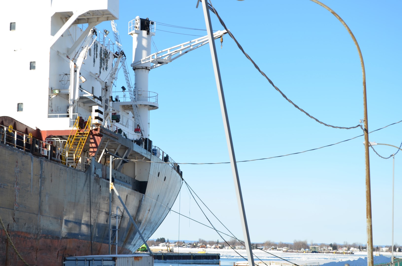 Pétrolier remorqué au port de Sorel