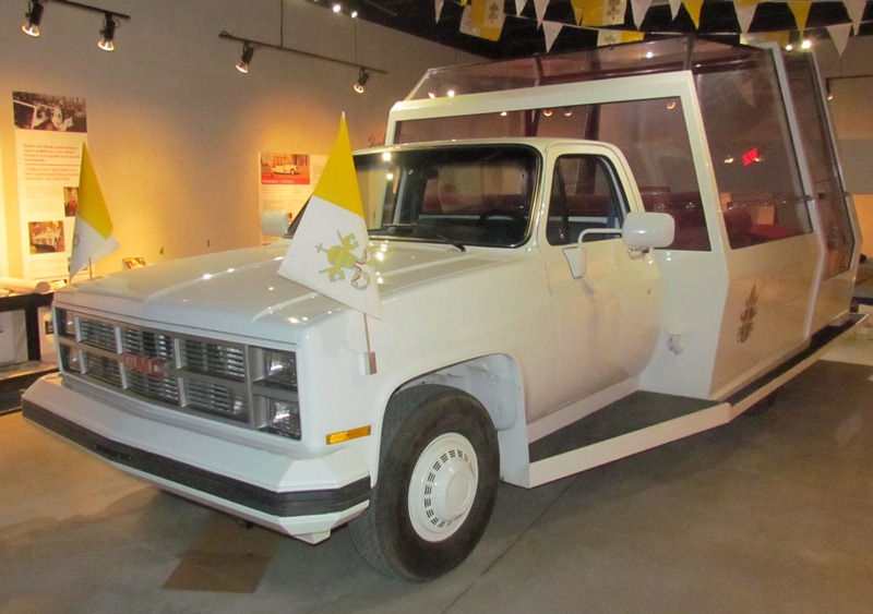 La papamobile est arrivée au Musée des religions