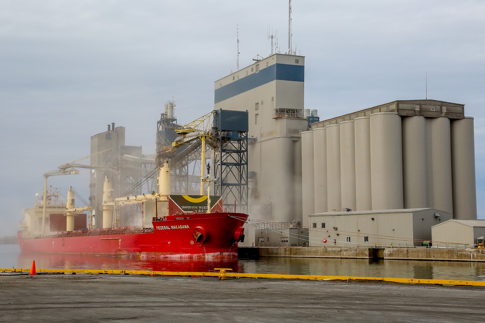 Plusieurs navires à l'ancre à la hauteur de Sorel-Tracy