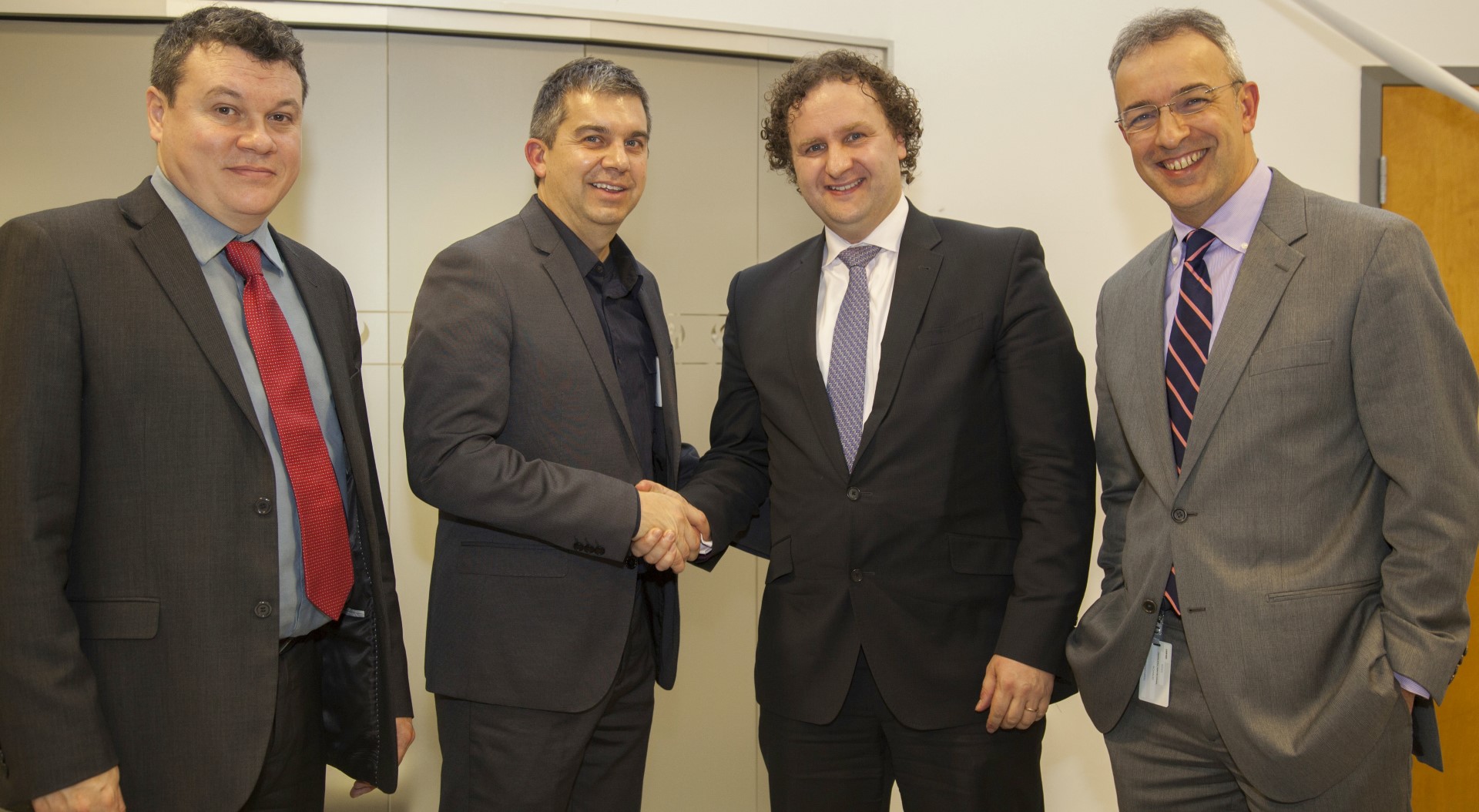 Signature d'un contrat d'un peu plus de 38 millions