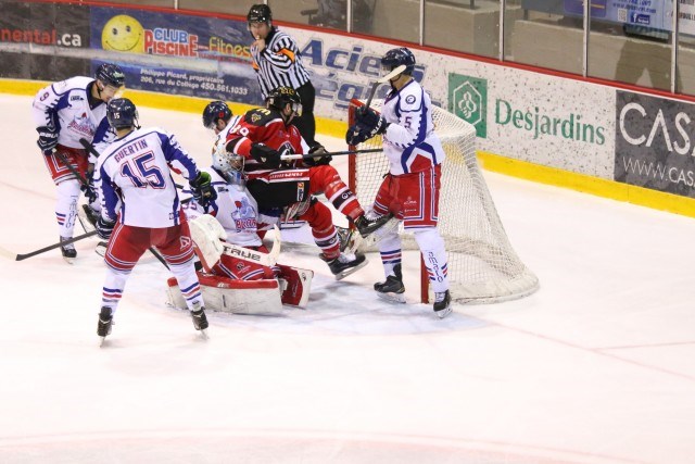 Les Éperviers s’inclinent dans un match serré