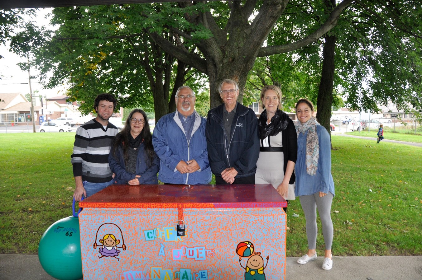 Le parc Mgr-Nadeau a maintenant son coffre à jouets communautaire 