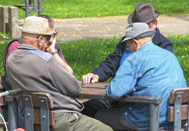 Comment se faire des amis dans une maison de retraite?