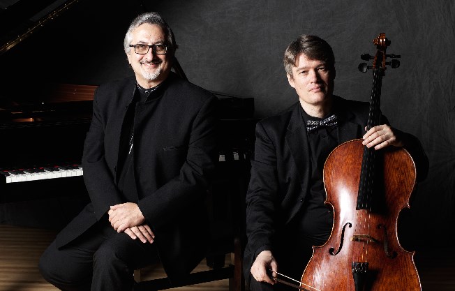 Le duo de soeurs sera remplacé par un autre duo, celui d'Enzo De Rosa, pianiste et Dmitri Babich, violoncelliste, et leur "Concert pour l'âme".