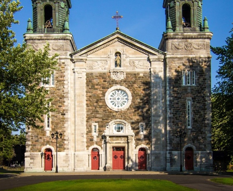 Bruno Pelletier et Julie Lamontagne à l'oeuvre pour l’église Saint-Denis-sur-Richelieu