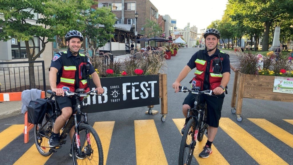 Des pompiers premiers répondants à vélo à Sorel-Tracy