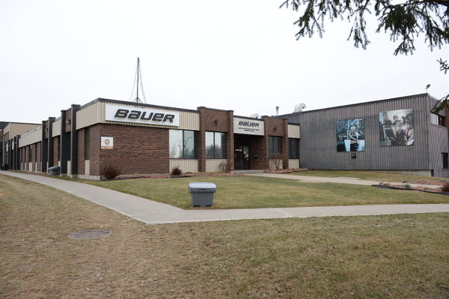 L’usine qu’occupe Bauer Hockey, sur le chemin Rivière-du-Nord à Saint-Jérôme, était consacrée depuis plus de 40 ans à la fabrication d’équipements sportifs.