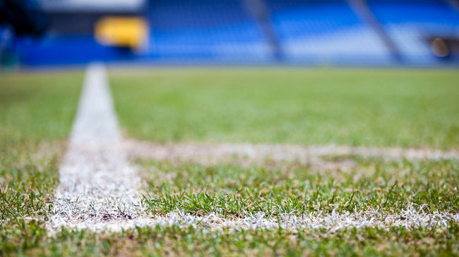Des sommes d'argent ont été mises de côté pour l'entretien des terrains de football. 