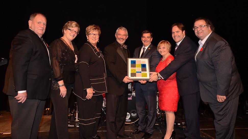 Guy Charbonneau, maire de Sainte-Anne-des-Plaines; Sylvie Surprenant, mairesse de Sainte-Thérèse; Madeleine Leduc, mairesse de Rosemère; Charles Le Borgne de la SODET; Richard Perreault, maire de Blainville; Marlene Cordato, mairesse de Boisbriand et présidente de la SODET; Paul Larocque, préfet de la MRC de Thérèse-De Blainville et maire de Bois-des-Filion; Ramez Ayoub, maire de Lorraine.