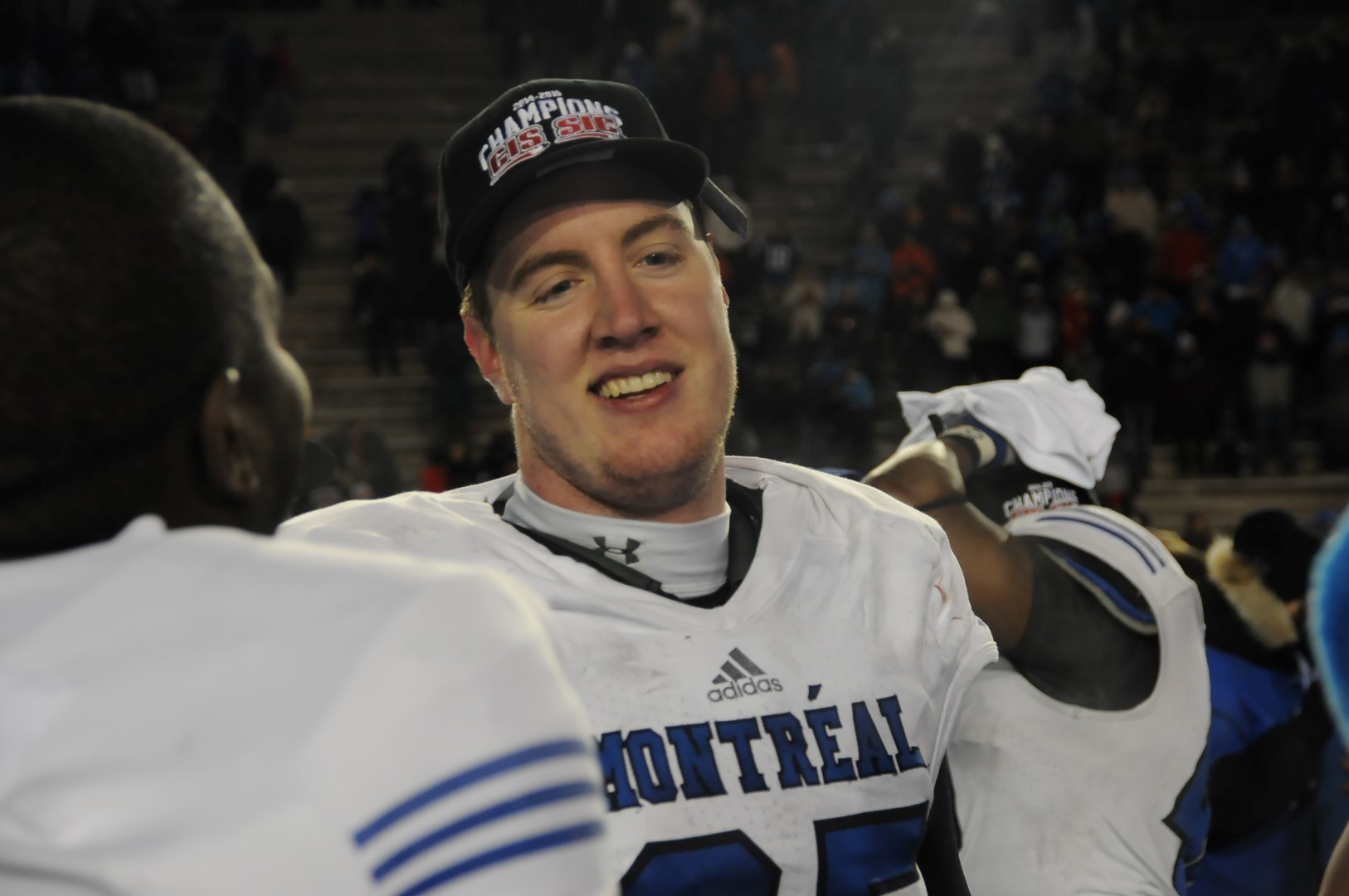 Trois anciens des Nordiques soulèvent la Coupe Vanier