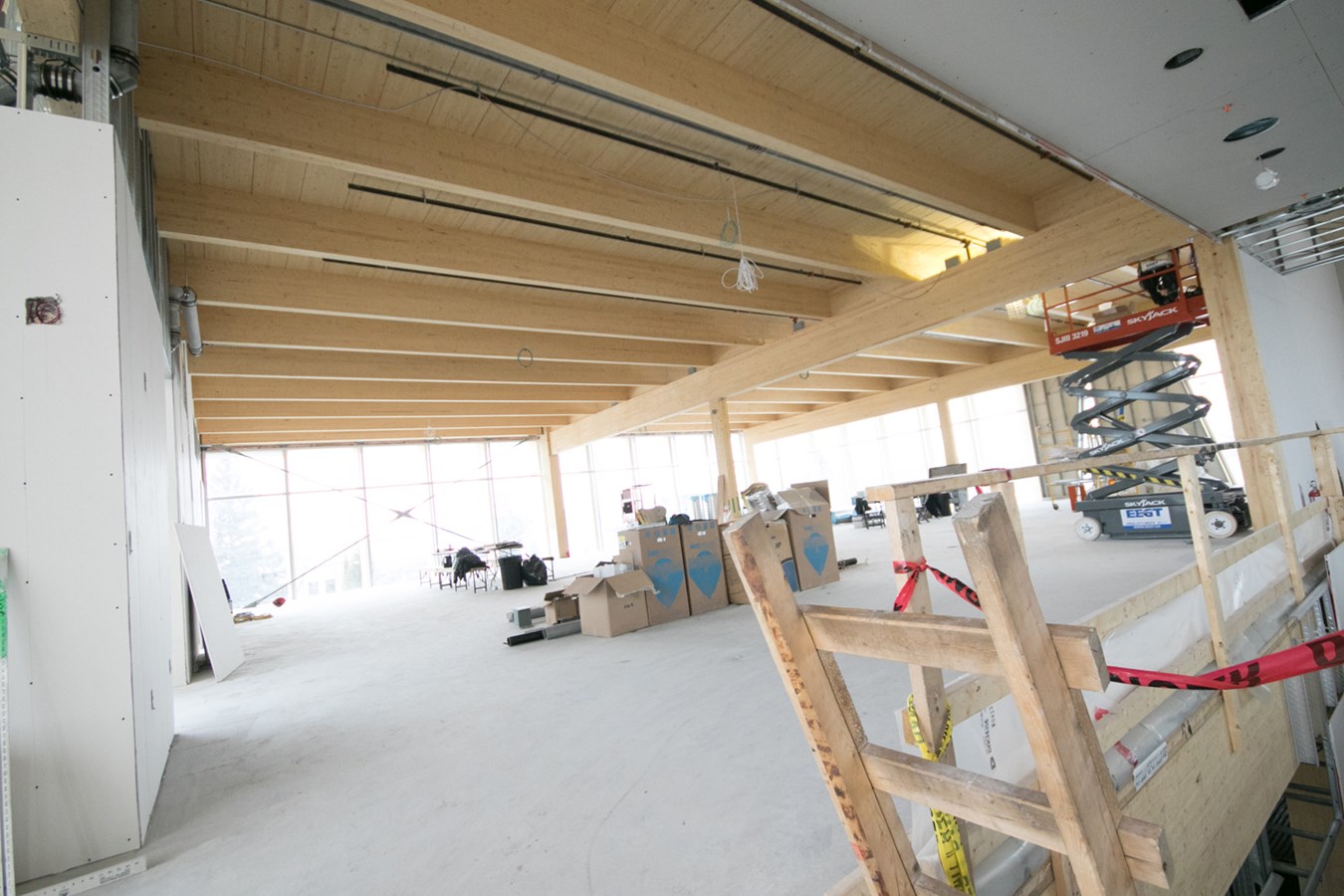 Les pieds dans le chantier de la bibliothèque Paul-Mercier 