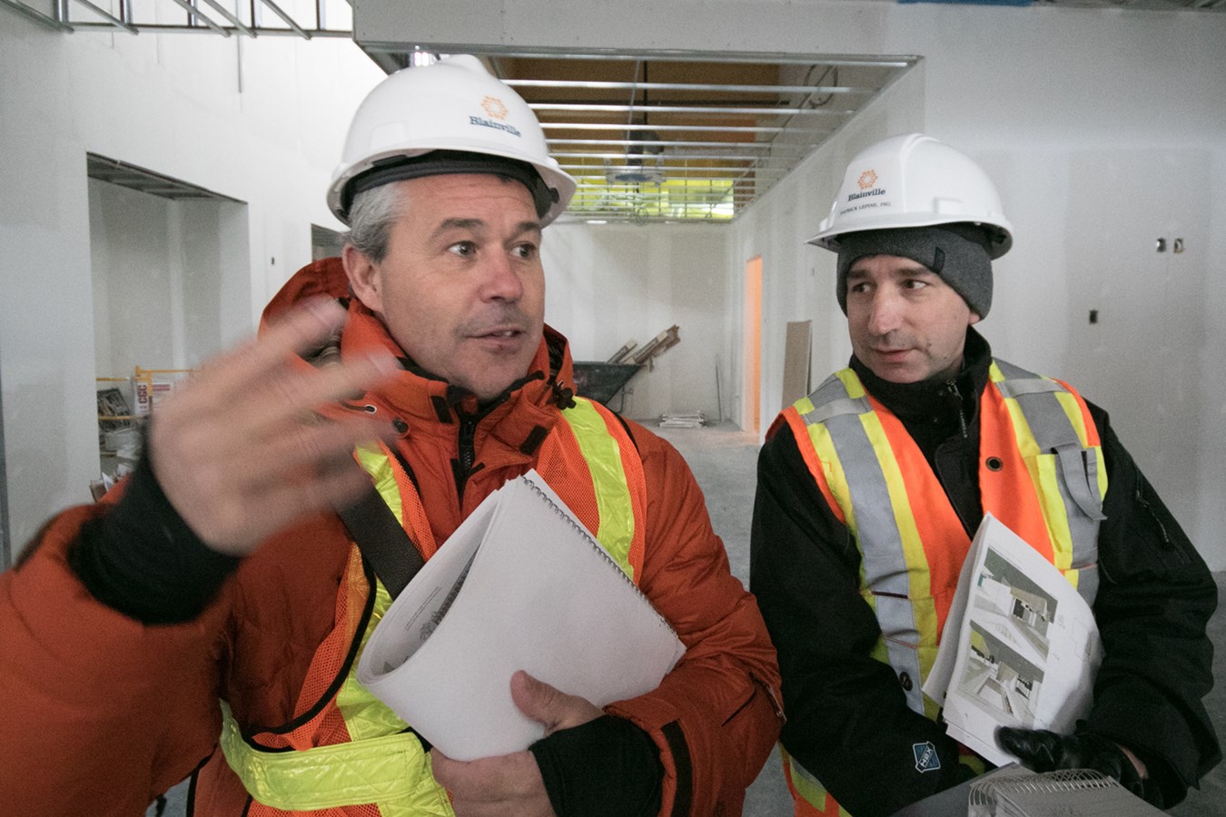 Patrick Toupin, directeur du Service des loisirs, et Patrick Lépine, chef de division et superviseur des travaux à la Ville de Blainville 