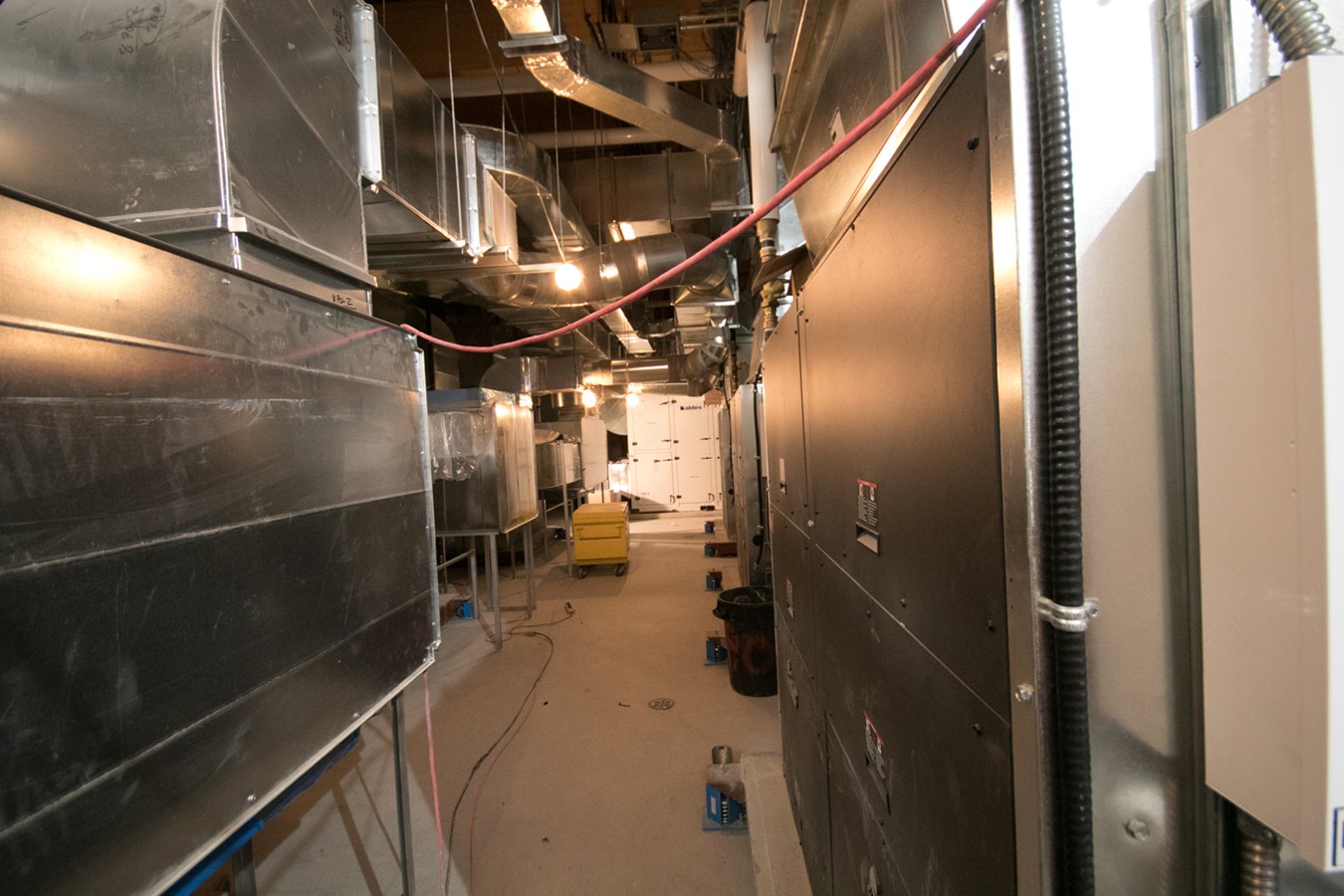 Les pieds dans le chantier de la bibliothèque Paul-Mercier 