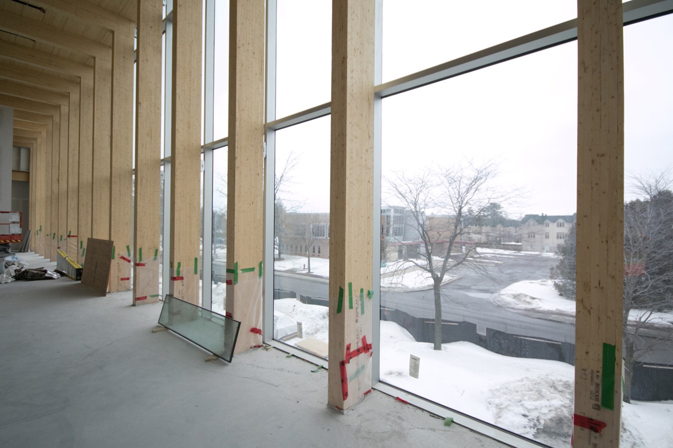 Les pieds dans le chantier de la bibliothèque Paul-Mercier 
