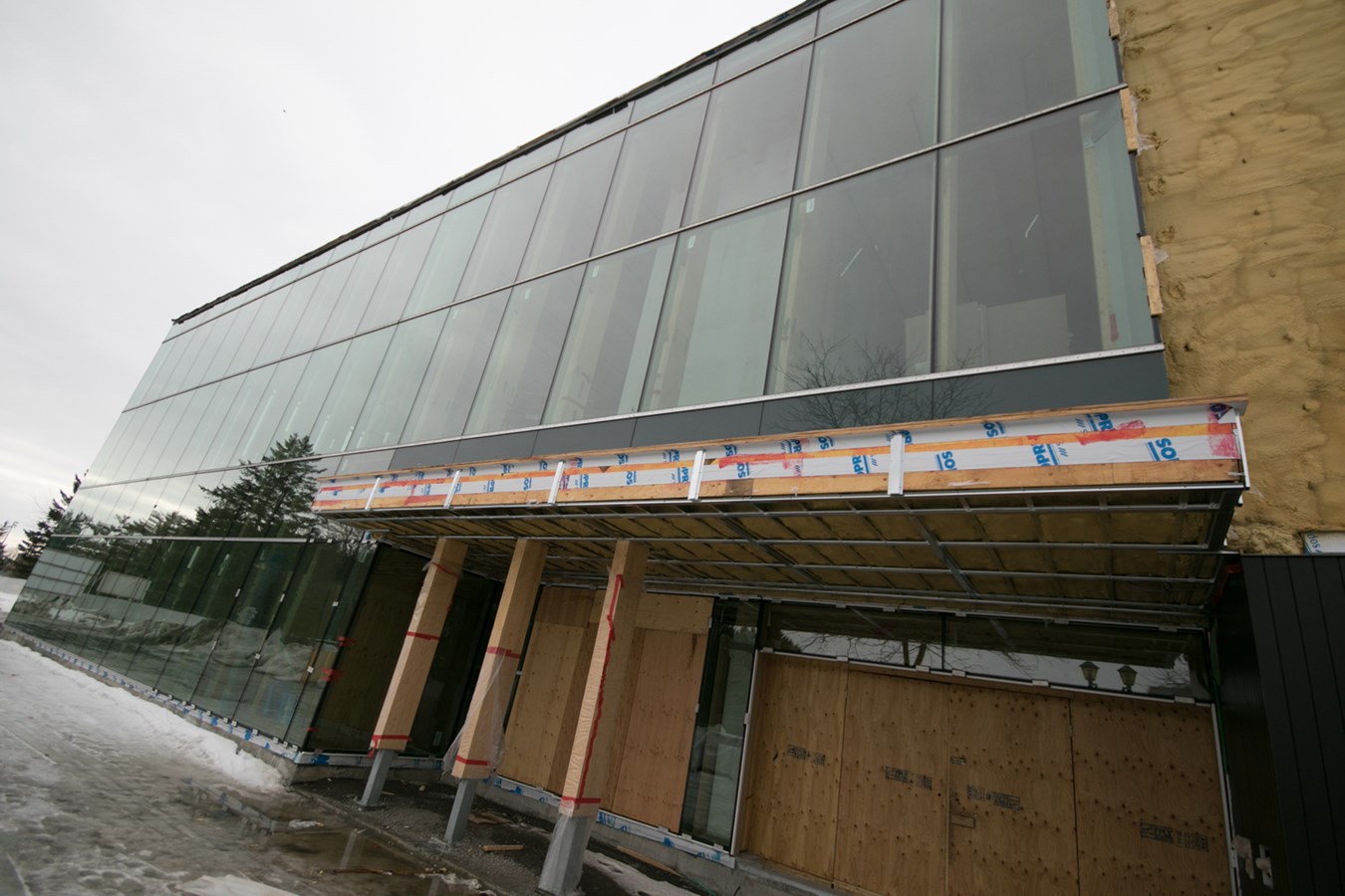 Les pieds dans le chantier de la bibliothèque Paul-Mercier 