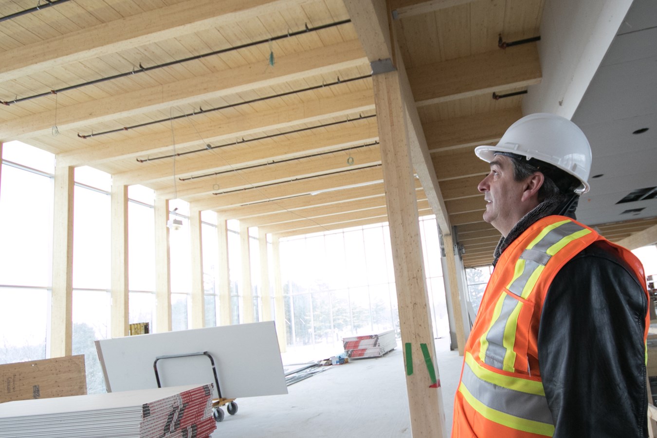 Les pieds dans le chantier de la bibliothèque Paul-Mercier 