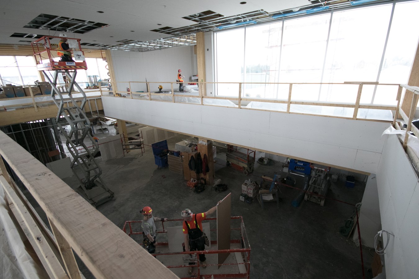 Les pieds dans le chantier de la bibliothèque Paul-Mercier 