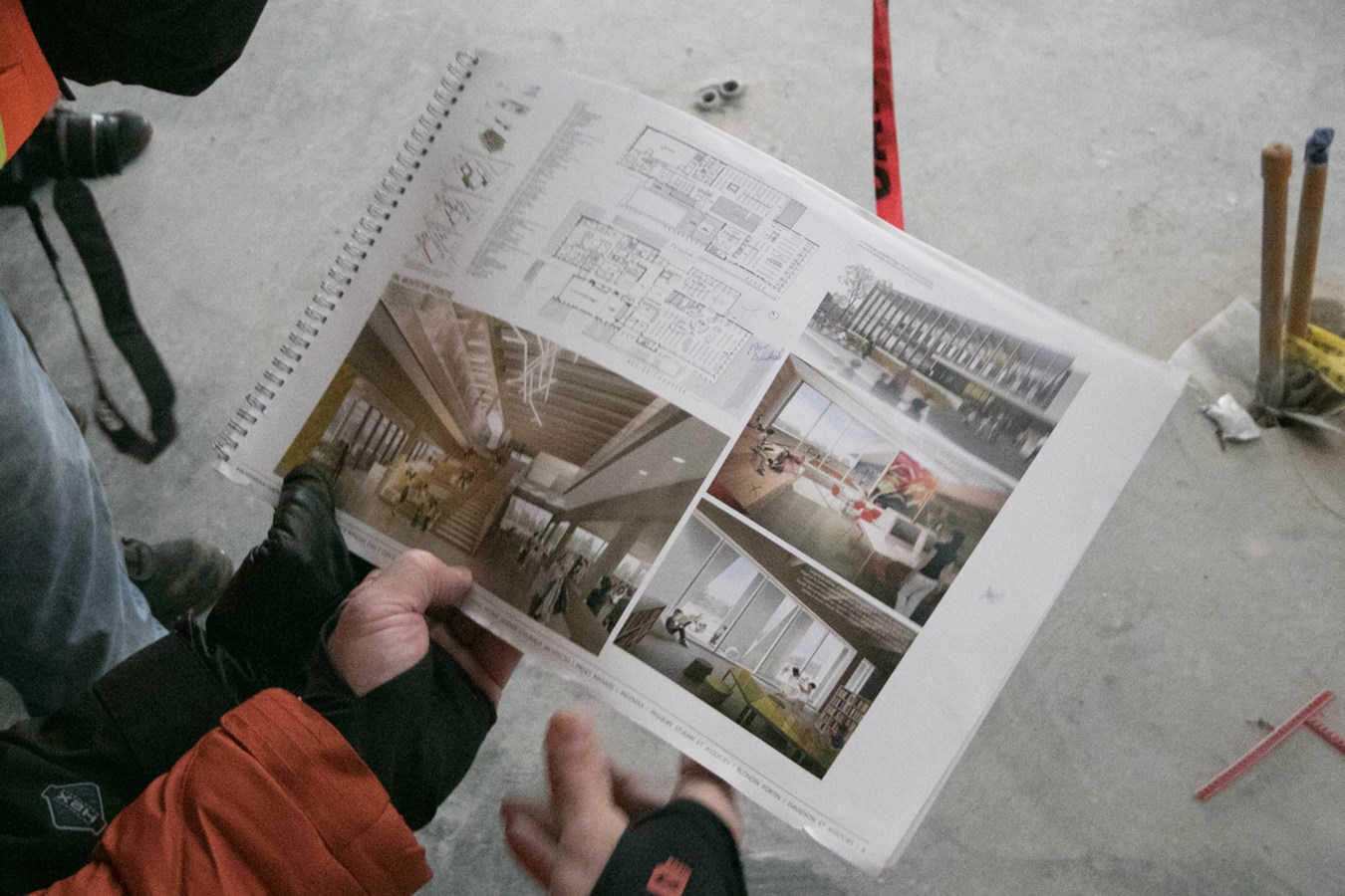 Les pieds dans le chantier de la bibliothèque Paul-Mercier 