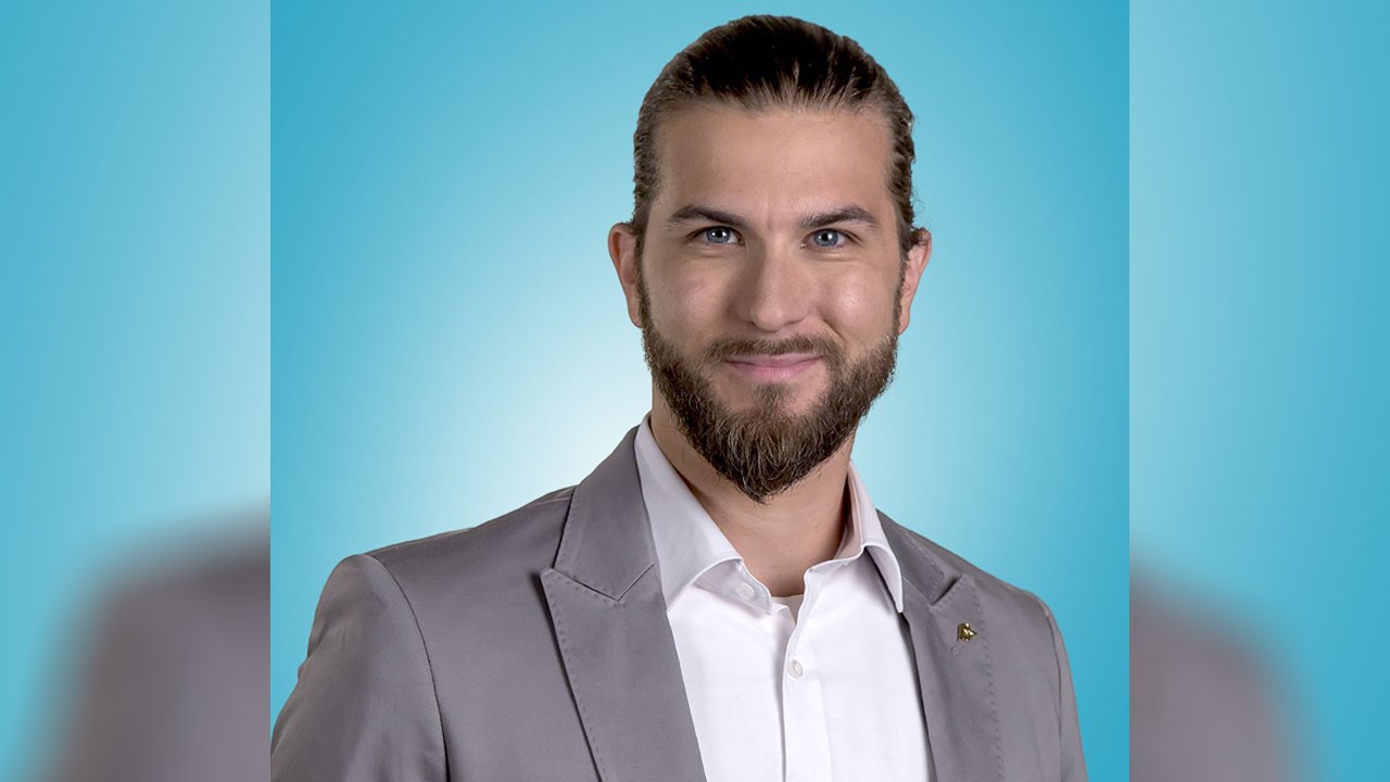 Le candidat du Bloc Simon Marcil a officiellement commencé sa campagne ce lundi