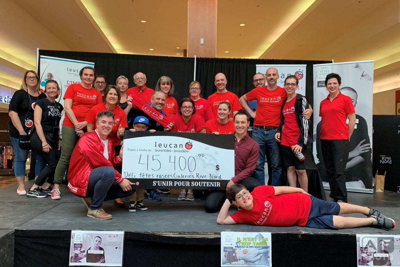 Les participants du Défi têtes rasées Leucan au Galeries Rive  Nord amassent 45 400 $