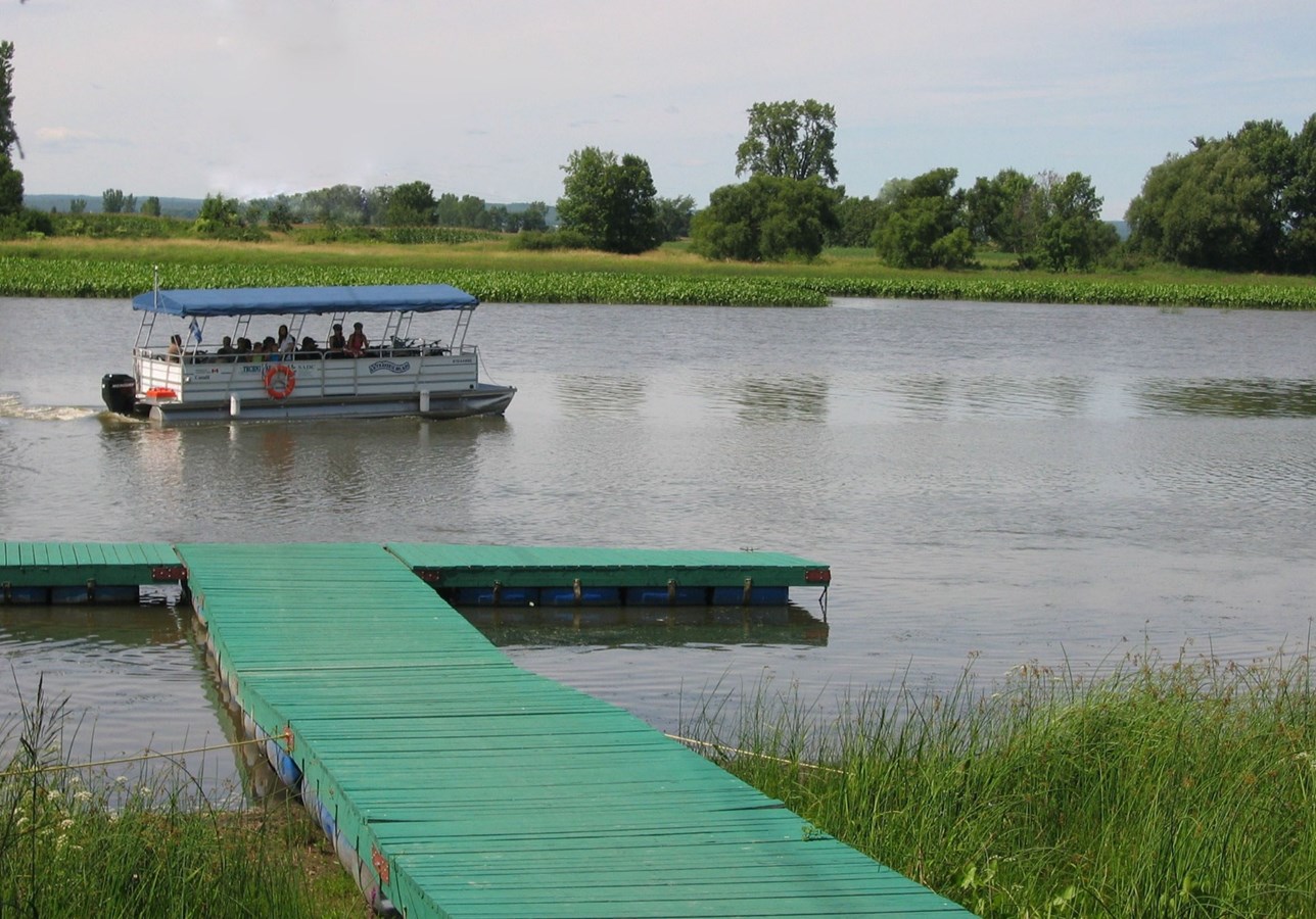Navette fluviale et croisière dans les îles